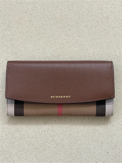 BURBERRY Calfskin House Check Porter Continental Wallet 